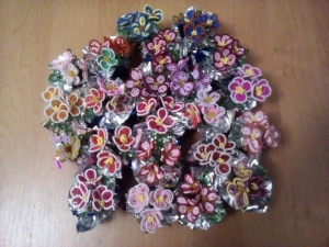 Кошики з квітами, вазони, намиста – мешканка Тернопілля плете із бісеру практично все (фото)