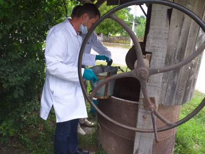 На Монастирищині продовжують відбирати проби води з підтоплених криниць