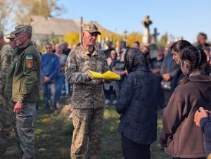 Підволочиська громада попрощалася із 32-річним Захисником, який загинув на Донеччині