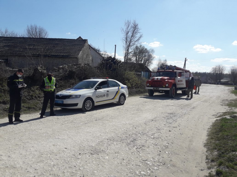При в’їзді в село, де перебував хворий на коронавірус чоловік, встановили блокпост (фото)