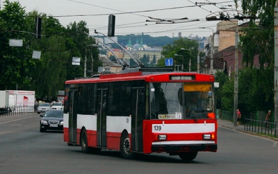 До мережі деяких маршрутів громадського транспорту у Тернополі внесли зміни