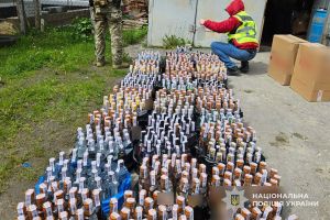 Тернопільські поліцейські викрили підпільний цех з виробництва алкоголю