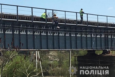 На Тернопільщині хлопець намагався вчинити самогубство, зістрибнувши з моста