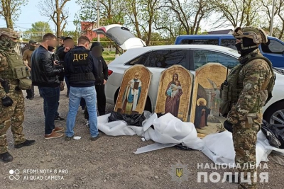 Поліцейські Тернопільщини затримали злочинну групу, яка обкрадала церкви та монастирі