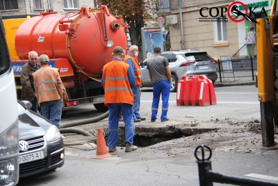 У Тернополі провалилася частина дороги (фото)