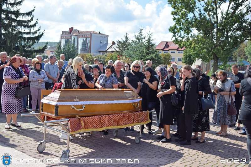 У Чорткові прощають з воїном Володимиром Цепендою (фото)