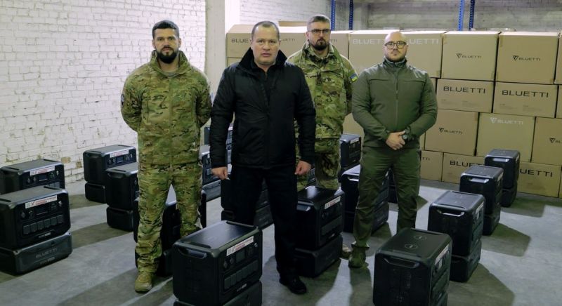 81 бригада ДШВ отримала партію потужних зарядних станцій від волонтерів «Української команди»