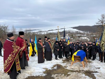 У громаді на Тернопільщині поховали воїна Михайла Кулика