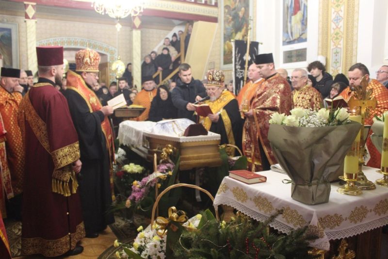 На Тернопільщині прощаються з багаторічним парохом двох сіл Ігорем Чибрасом (фото)