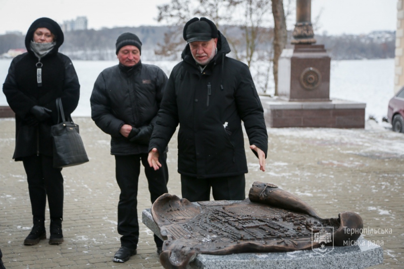 У Тернополі відкрили бронзовий макет історичної частини міста XVIII століття