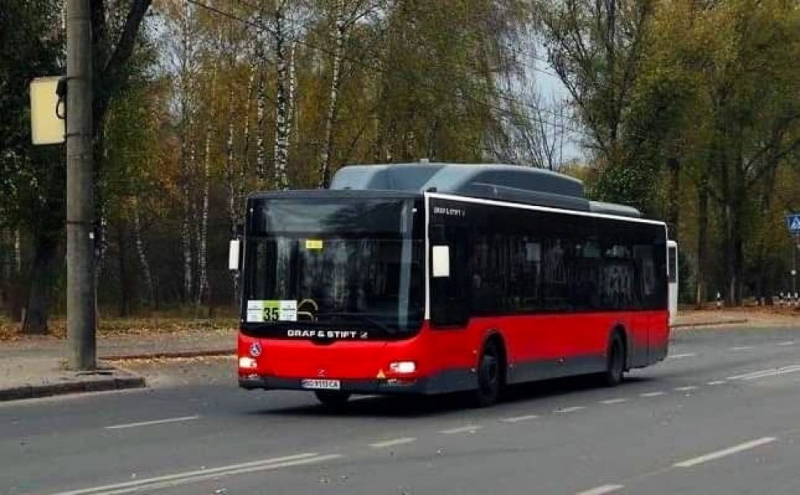 На маршрут №35 додано ще два великі низькопідлогові автобуси