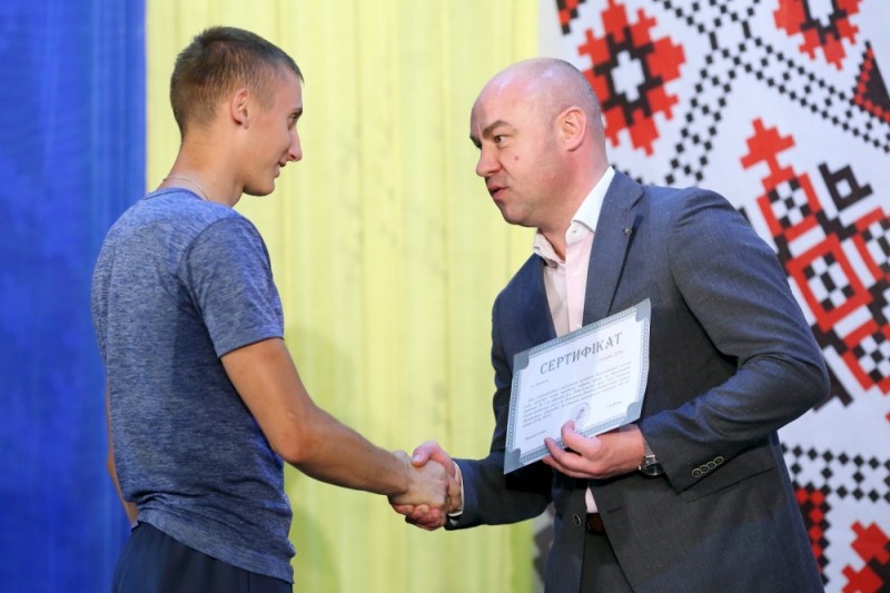 Параолімпійський чемпіон Тарас Радь та ще троє тернополян отримали сертифікати на квартиру