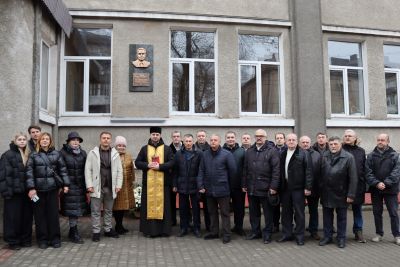 На фасаді технічного університету у Тернополі відкрили барельєф винахіднику Богдану Гевку