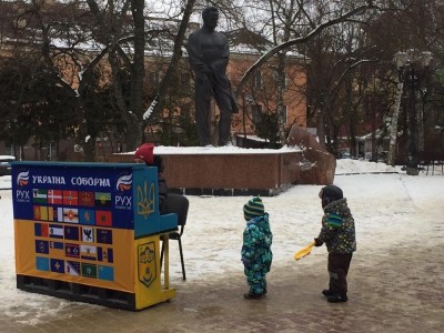 З Революційним піаніно відзначили День Соборності в Тернополі