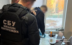 У Тернополі поліцейські затримали чоловіка, який за 17 тисяч доларів обіцяв "допомогти" уникнути мобілізації