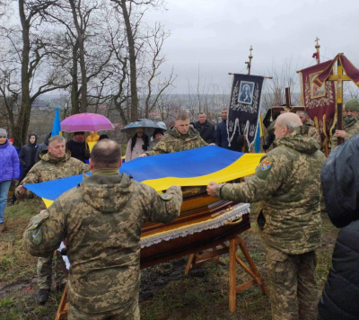 Жителі громади на Тернопільщині попрощалися з полеглим воїном Романом Юрковським