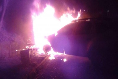 Сьогодні вночі на вулиці Миру у Тернополі згорів автомобіль (фото)