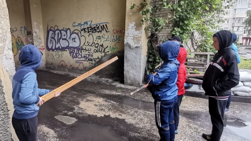Вистрибують на дорогу: на Тернопільщині водії попереджають батьків про небезпечні дитячі ігри