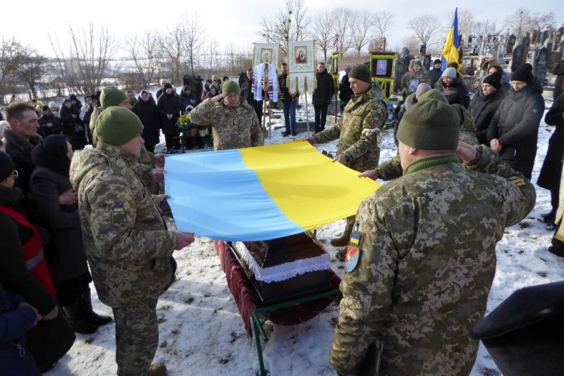 На Шумщині поховали Василя Чернюка, який загинув на війні