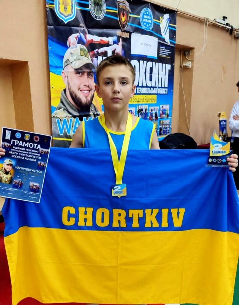 Юний спортсмен з Чорткова здобув срібло на чемпіонаті Тернопільщини з кікбоксингу