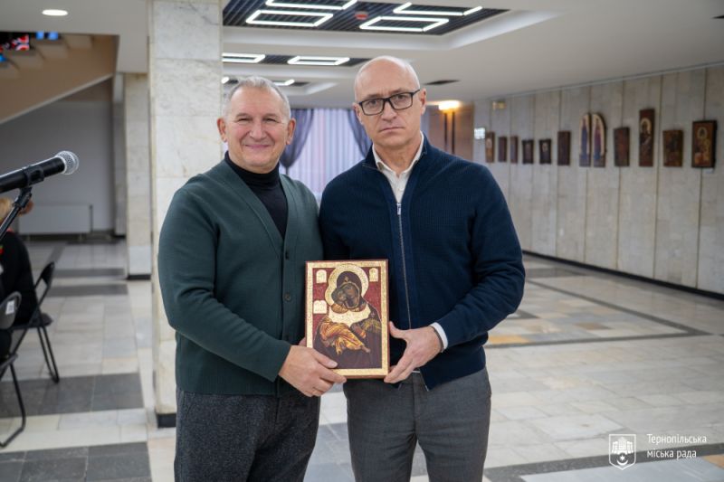 У Тернополі презентували виставку ікон митця з Чорткова
