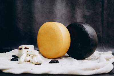 У Бучачі ТМ «Семеро козенят» виготовляє крафтовий сир з натурального козячого молока