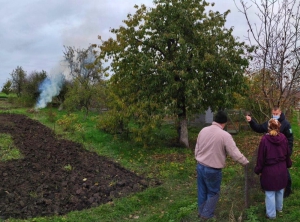 Попри заборону у Тернополі продовжуть спалювати суху траву