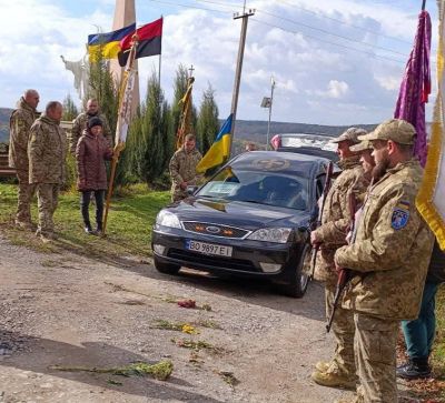 У громаді на Тернопільщині поховали Героя Володимира Савінкова