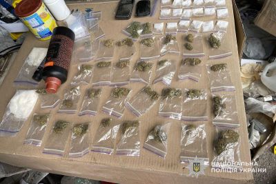 На Тернопільщині судитимуть шістьох осіб за збут наркотиків і незаконний обіг зброї