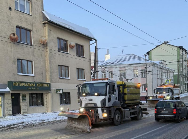 У Новорічну ніч у Тернополі працювало близько 30 одиниць снігоочисної техніки