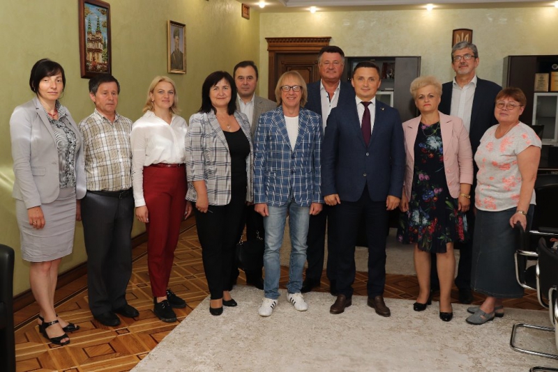 Голова облради підписав низку контрактів з новообраними керівниками закладів культури Тернопільщини 