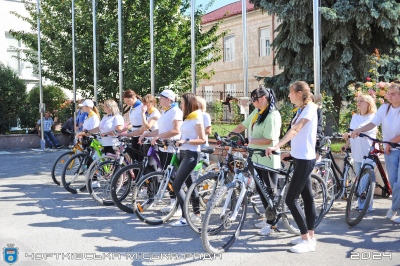 У громаді на Тернопільщині освітяни провели велопробіг та зібрали кошти для ЗСУ