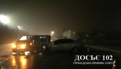 Лобове зіткнення іномарок неподалік Тернополя: двоє людей опинилися на лікарняних ліжках