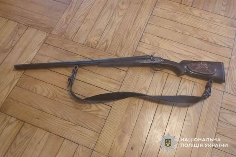 Через ревнощі погрожував співмешканці рушницею: на Тернопільщині чоловіка затримали поліцейські