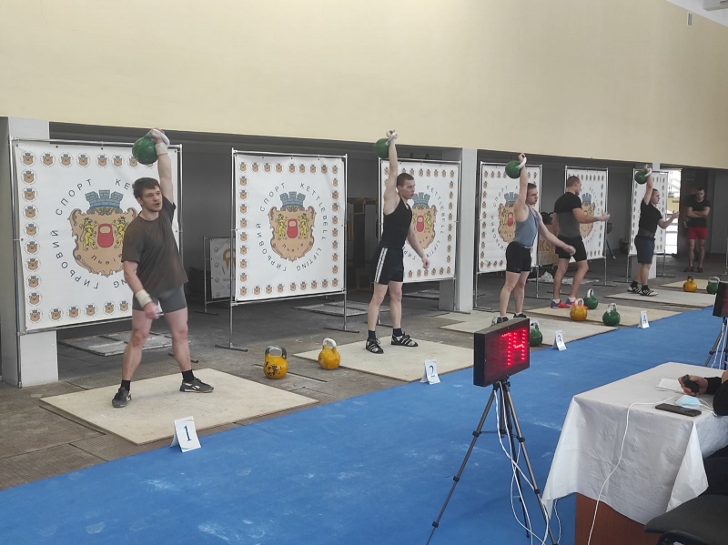 Тернопільські гирьовики привезли нагороди зі Львова