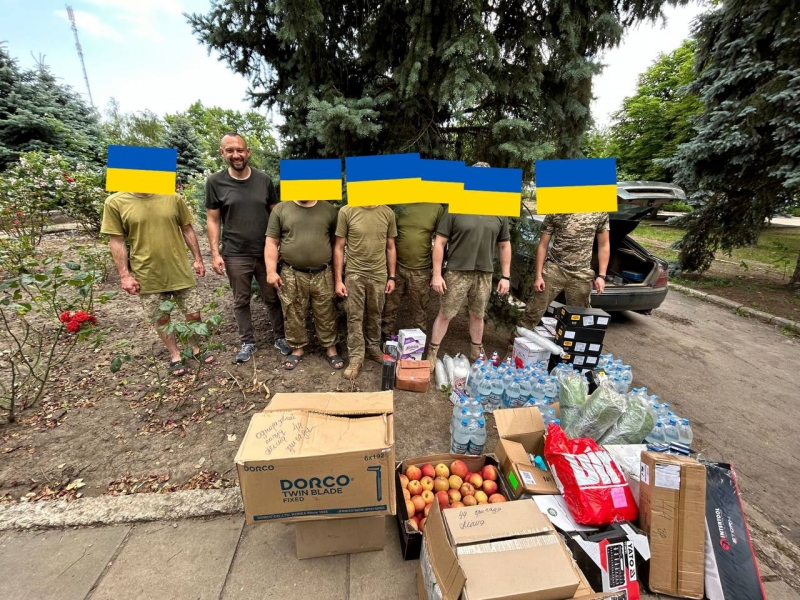 Позашляховик, посилки від рідних та інструменти: волонтери «Української команди» знову відвезли допомогу на фронт