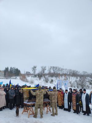 У громаді на Тернопільщині поховали воїна Володимира Бачинського