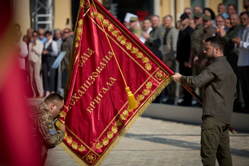 Чортківська 42 бригада отримала бойовий прапор від президента України
