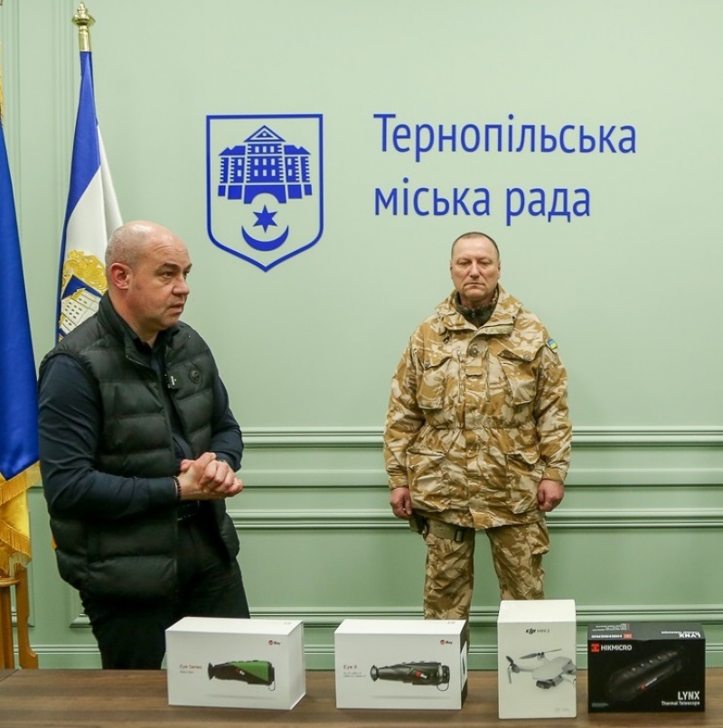 Для потреб тернопільських військових передали прилади нічного бачення та безпілотні літальні апарати