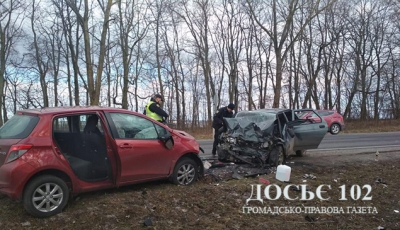 На Тернопільщині “лоб у лоб” зіткнулися два автомобілі (фото)