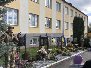 У школі на Тернопільщині відбулося відкриття та освячення пам’ятної дошки воїну Сергію Боївці