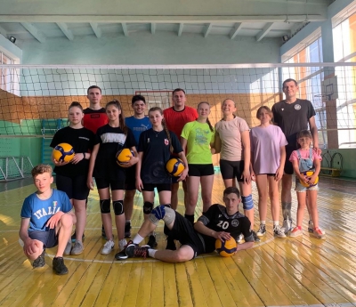 Компанія «Бучачагрохлібпром» запрошує дітей безкоштовно займатися волейболом