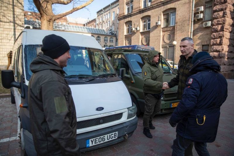 Віталій Кличко передав велику партію дронів та військове обладнання чотирьом бригадам