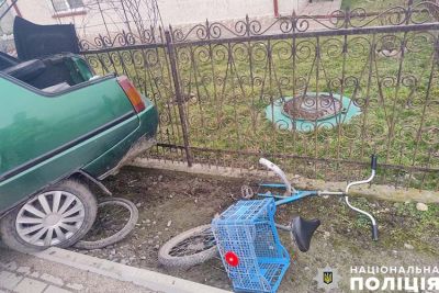 На Тернопіьщині водій автомобіля збив велосипедистку та втік: жінка в лікарні померла