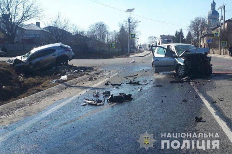 У Тернопільському районі не розминулися два автомобілі. Є травмовані