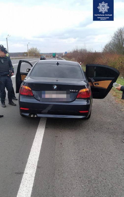 На Тернопільщині поліцейські зупинили BMW з цілим арсеналом зброї