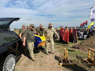 У селі Велика Лука попрощались із загиблим на війні Віталієм Сегіним (фото)