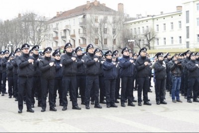 Тернопільські поліцейські нагодували малого втікача морозивом і відправили додому