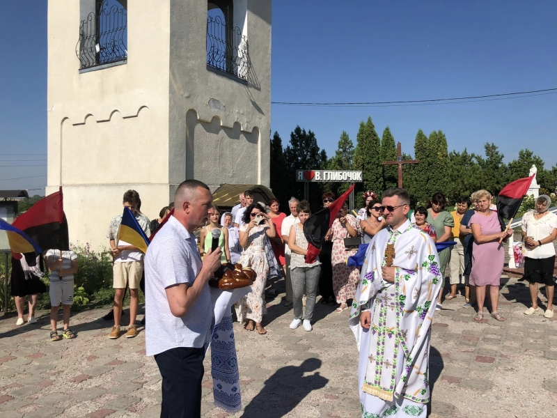 У селі на Тернопільщині урочисто зустріли воїна звільненого з полону