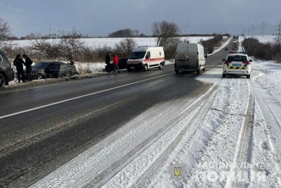 ДТП на об&#039;їзній Тернополя: водій автомобіля Mazda виїхав на смугу зустрічного руху і врізався у Toyota Camry